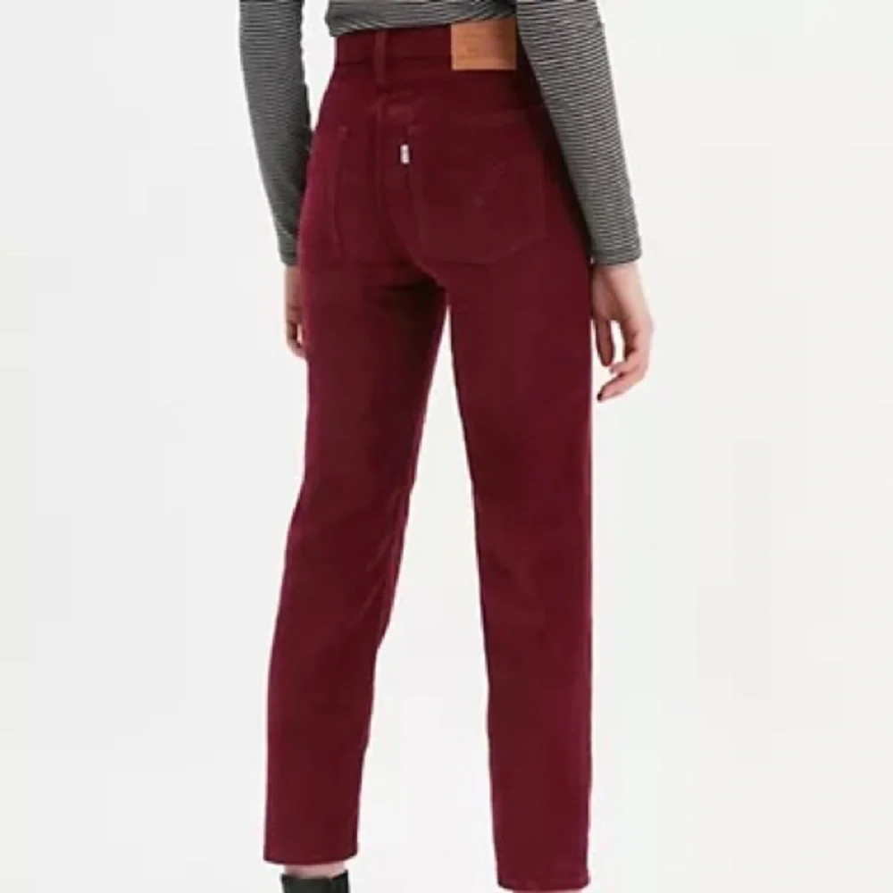 Levi's Burgundy 724 High Rise Straight Jeans - Picture 2 of 7